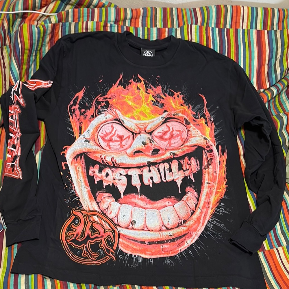 Sale today Lost Hills smile face sleeve double side graphic logo small nwot